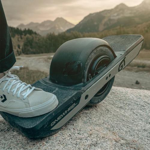 ONEWHEEL GT FENDER -  07-07-2023/1688732552gtfender_lifestyleshot_02_900x900_30e1ce99-1f19-4f3f-97db-30f64546e364_900x.jpeg