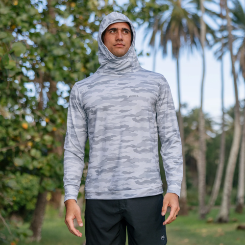 XCEL THREADX HOODED PULLOVER W_ICESKIN FACECOVER UV MIC976H1 WHC -  14-06-2025/1749894740xcel_sp24_hi_brian_bielmann031980027_zekelau_lifestyle_threadx-iceskin-hooded-pullover-ls-mic976h1_web.png